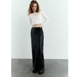 Zara FAUX LEATHER MIDI SKIRT
BLACK 0/8338/001/800/01
